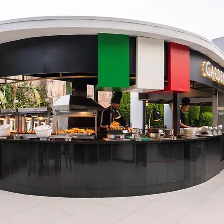 Aydinbey King's Palace & シダ