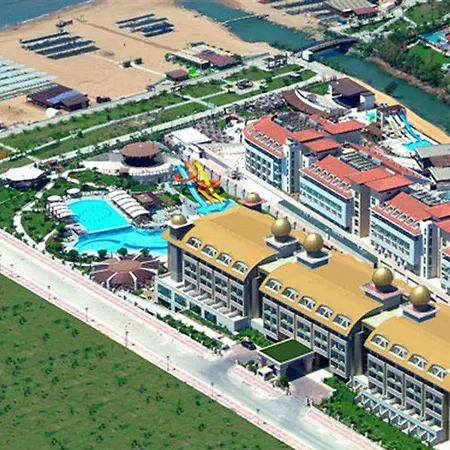 Üdülőközpont Aydinbey King's Palace &