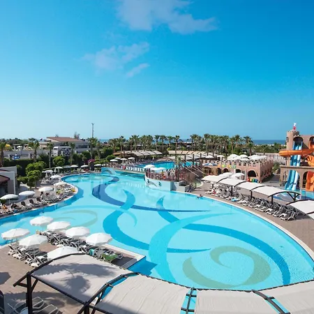 Aydinbey King's Palace & シダ