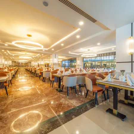 Aydinbey King's Palace & シダ